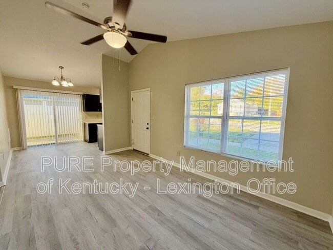 Building Photo - 222 Buffalo Trce