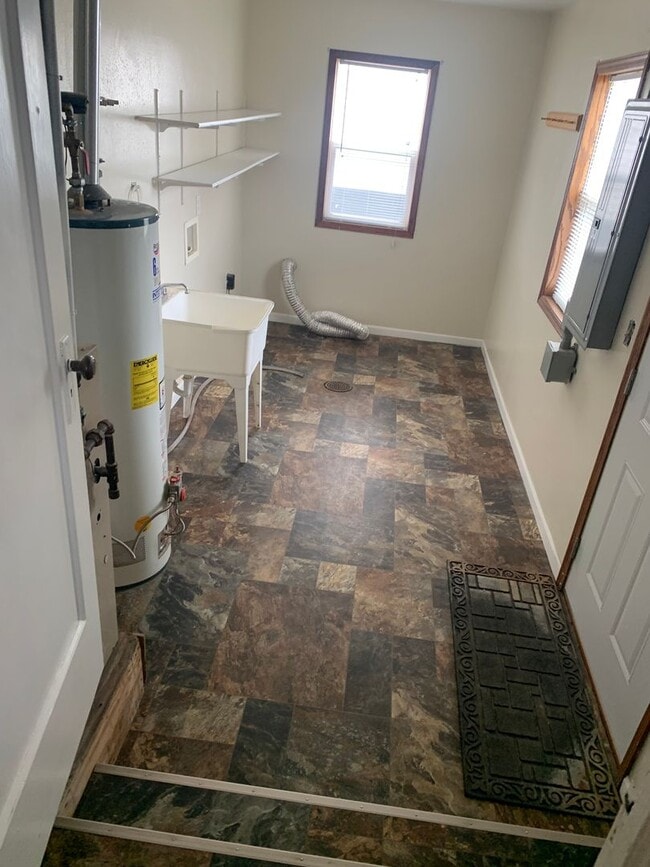 Building Photo - 918 S 1st St