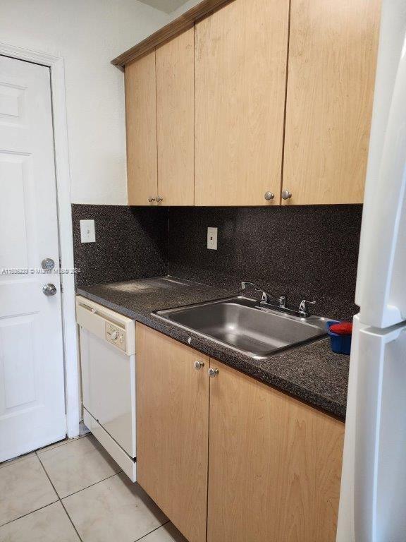 Foto del edificio - 981 NE 169th St