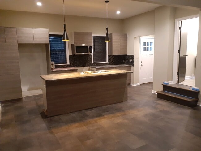 Building Photo - 1888 E 123rd St