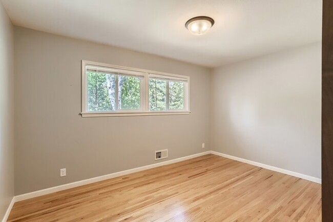 Building Photo - 5944 Woodland Cir, Minnetonka, MN, 55345
