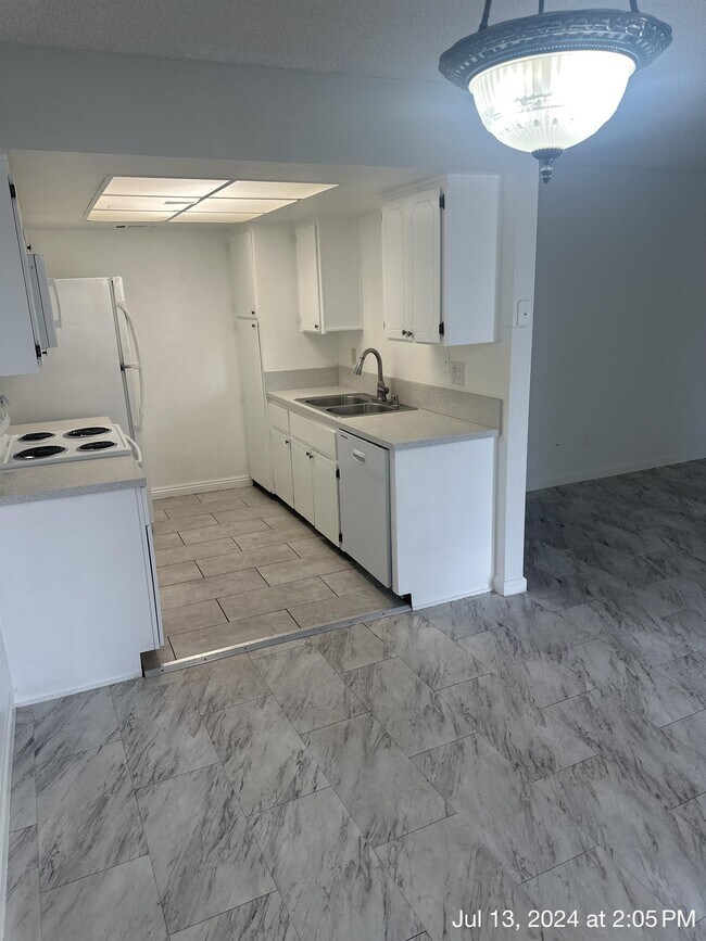 Foto del edificio - 1020 Willow Tree Dr