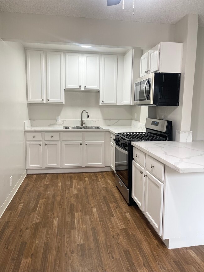 Building Photo - Ridgewood Apartments