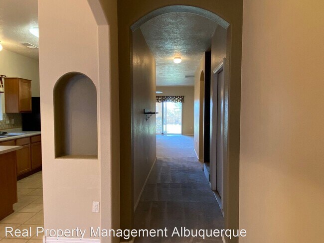 Foto del edificio - 4001 Desert Willow Dr NE