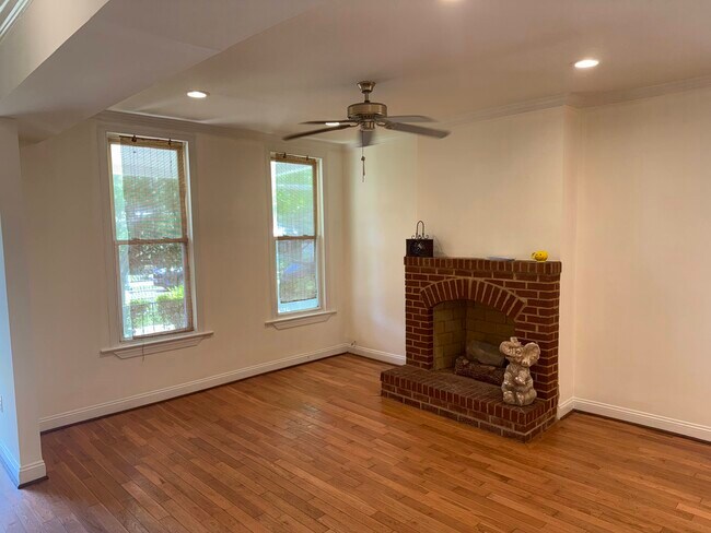 Foto del edificio - 917 Hamilton St NW