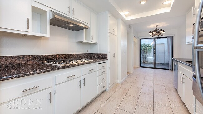 Building Photo - 3724 San Vincente Ct