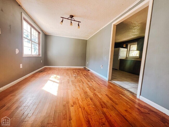 Foto del edificio - 3 Bedroom Home with Quick Access to Downto...