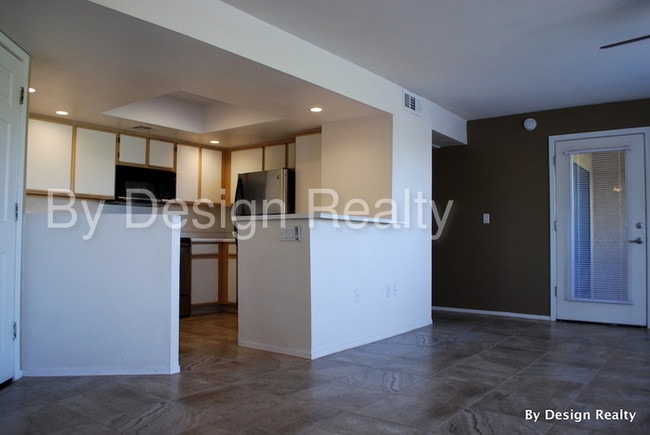 Building Photo - Gated Catalina Foothills 2 Bed 2 Bath Condo