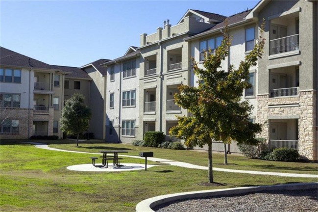 Building Photo - 5121 N Foster Rd