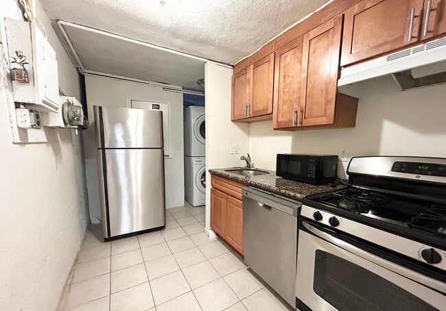 Building Photo - 77 Windsor St