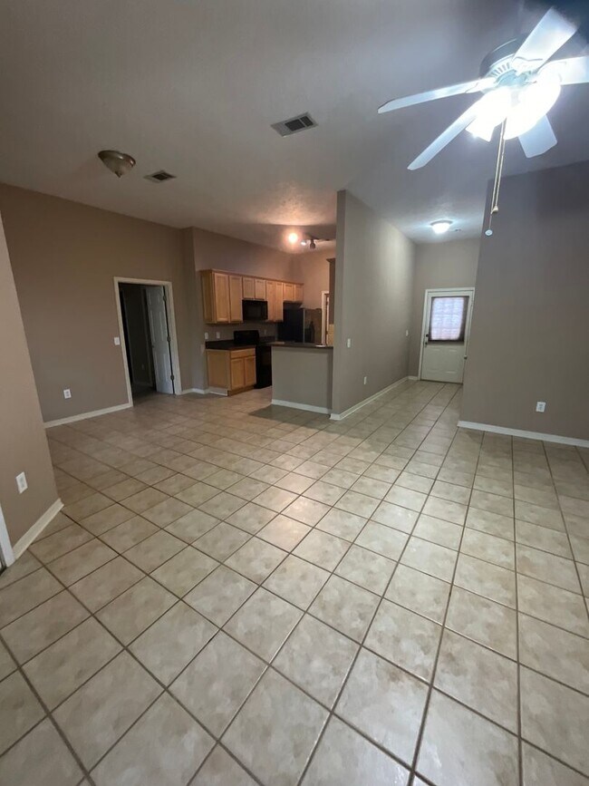 Building Photo - Cute Little Rental in Brandon