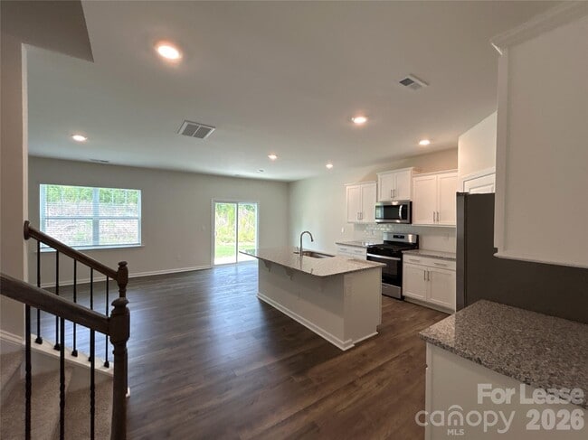 Building Photo - 1920 Vanderlyn St