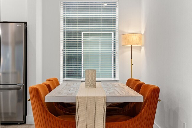 Building Photo - 517 Schweikhardt St