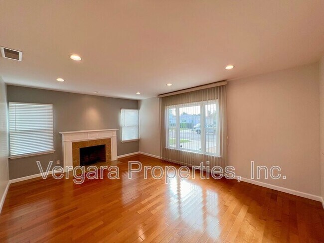 Building Photo - 6531 W 85th St