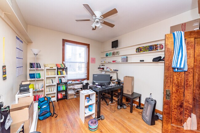Foto del edificio - 3614 N Greenview Ave