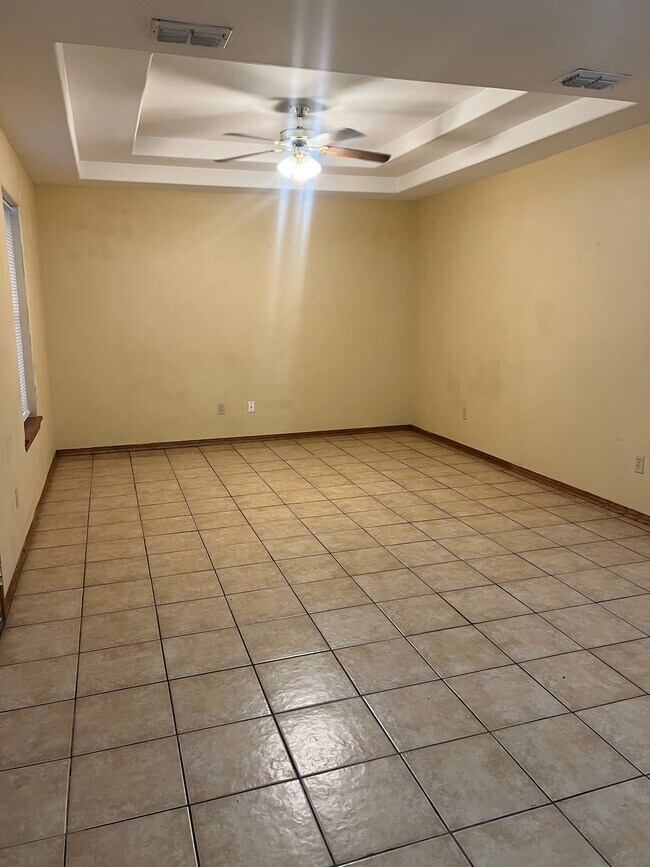 Building Photo - 618 San Antonio Ave