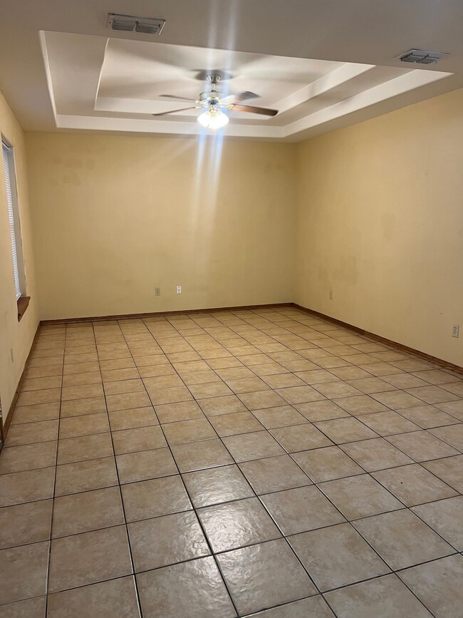 Building Photo - 618 San Antonio Ave