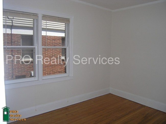 Building Photo - 3636 Cedar Ave S