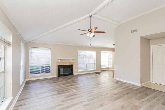 Building Photo - 10018 Spotted Horse Dr