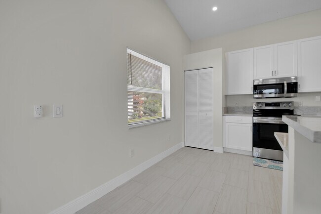 Building Photo - 5625 Aspen Ridge Cir