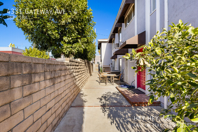 Building Photo - Silver Lake Apartment | One Bedroom | In U...