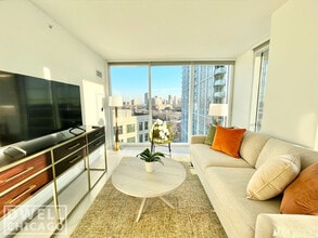 Building Photo - 2337 N Lincoln Ave