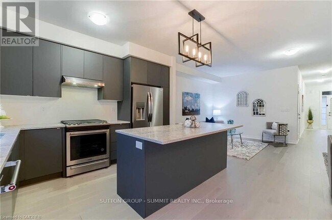 Building Photo - 492 Bergamot Ave