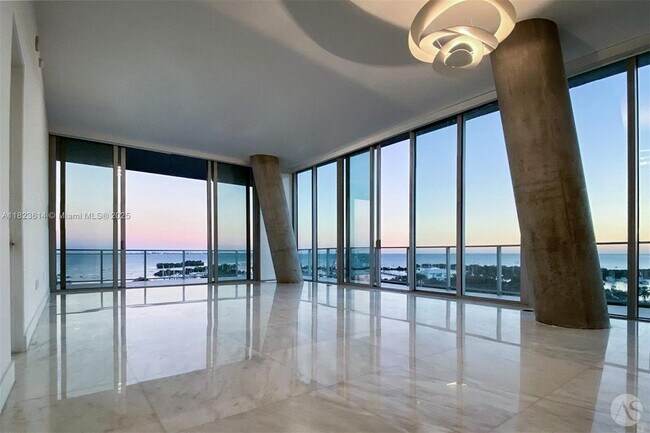 Foto del edificio - 2675 S Bayshore Dr