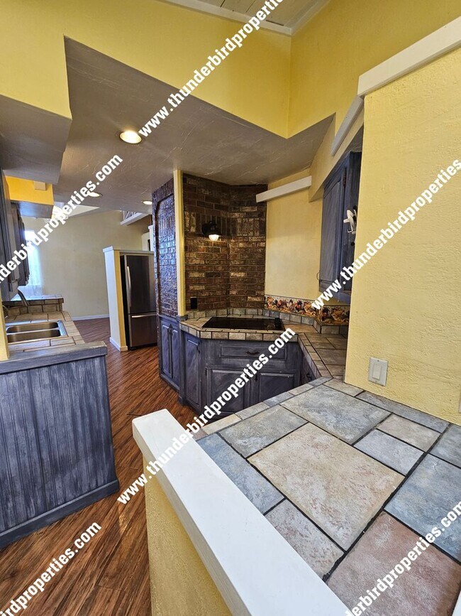 Building Photo - Lovely 3 bedroom, 2 baths in NE Heights!