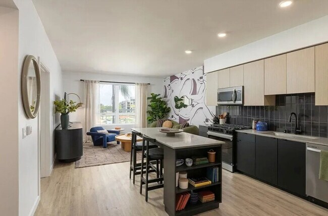 Foto del edificio - 350 Chastain Pl