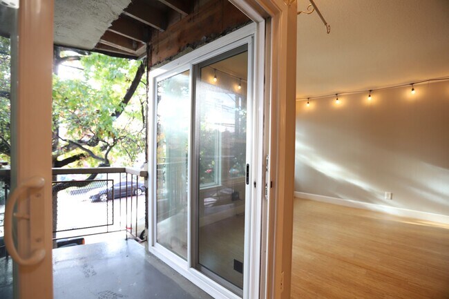 Foto del edificio - 22 Moss Ave