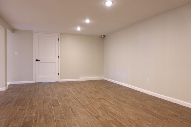 Foto del edificio - Fully Updated 2BR Apt