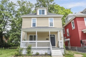 Building Photo - 1342 E Fulton St