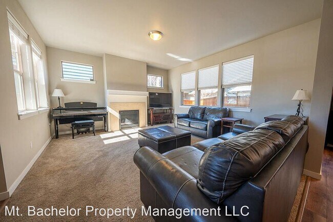 Building Photo - 3 br, 2.5 bath House - 20774 SE Hollis Lane