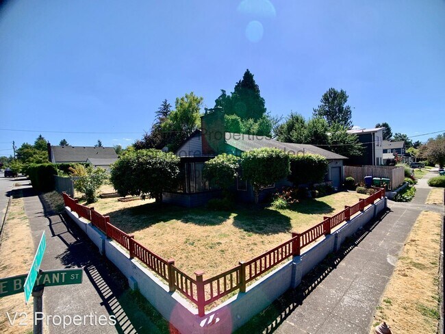 Building Photo - 2 br, 1 bath House - 1770 NE Bryant St
