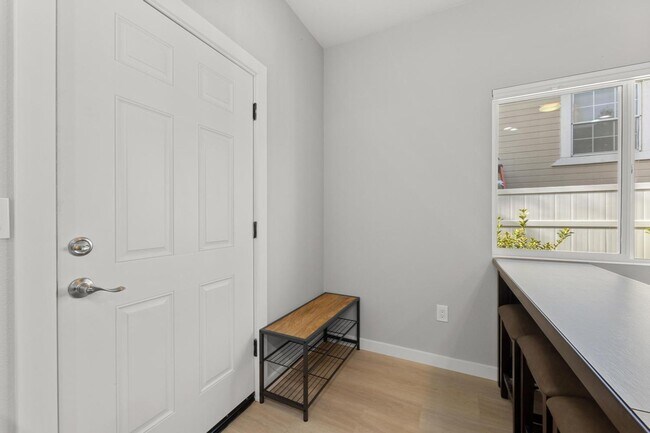 Building Photo - 498joh