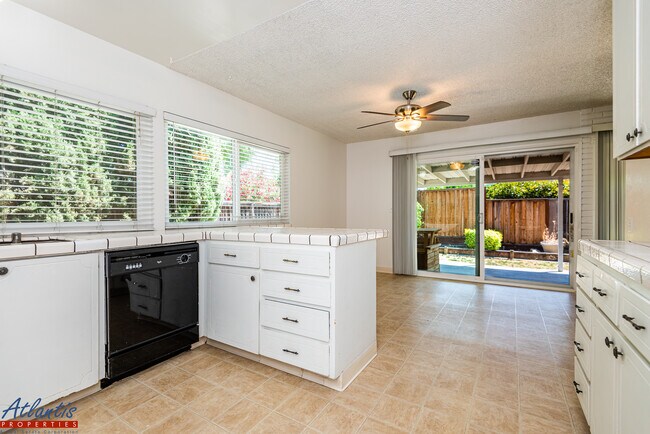 Foto del edificio - 6130 Ashburton Dr