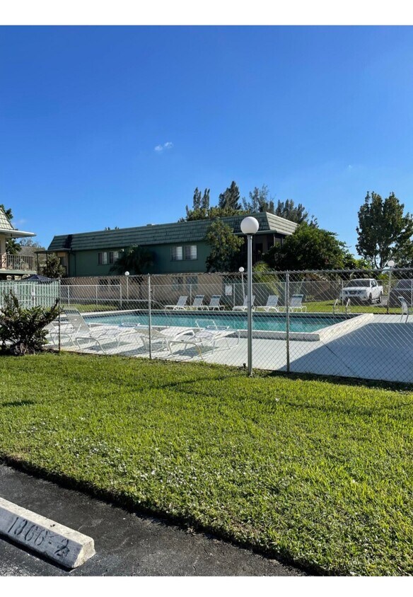 Primary Photo - 1839 Fairview Villas Dr