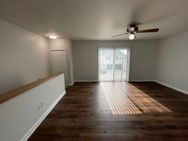 Building Photo - 15853 Charleston Dr
