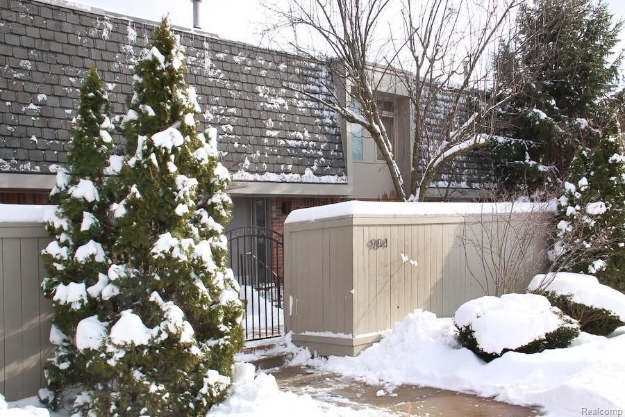 Primary Photo - 984 Stratford Ln E