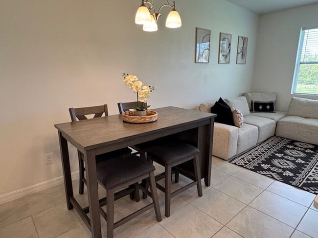 Building Photo - Townhome for rent with garage in Champions...