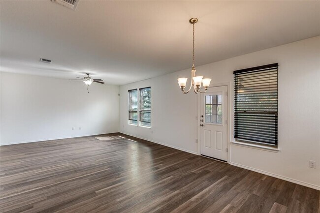 Foto del edificio - 6209 Garden Rose Path