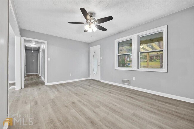 Building Photo - 3005 Riviera Dr