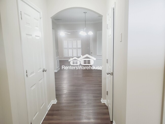 Building Photo - 2089 Lakeshore Overlook Dr
