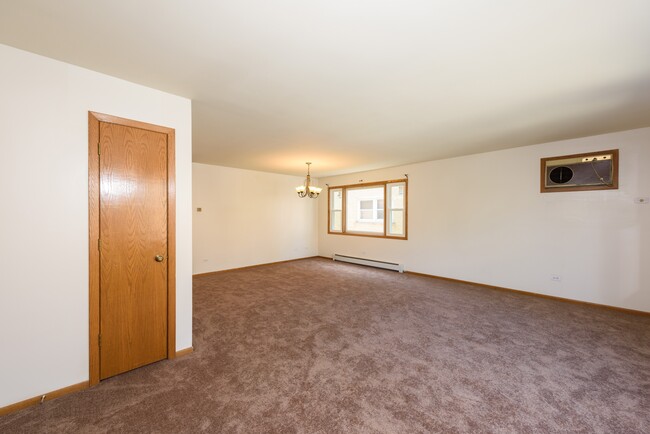 Building Photo - 8653 W Catherine Ave