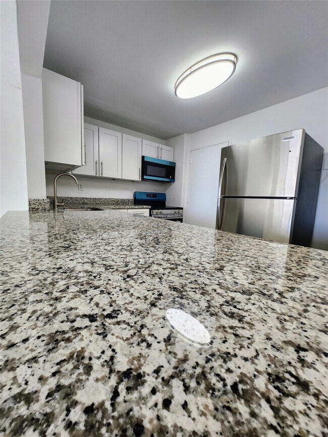 Building Photo - 9001 SW 77th Ave