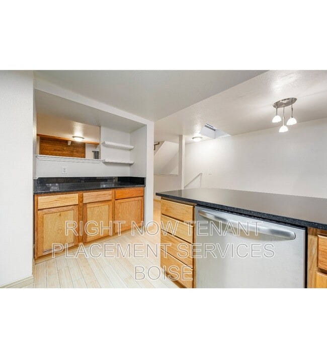 Building Photo - 1760 Woodbridge Ln