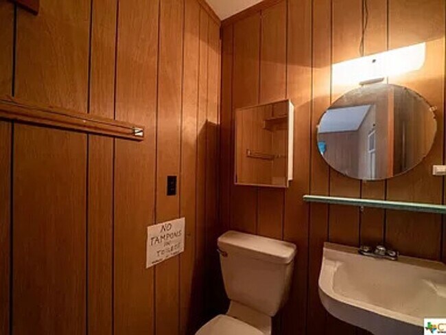 Foto del edificio - FULLY FURNISHED RENTAL
