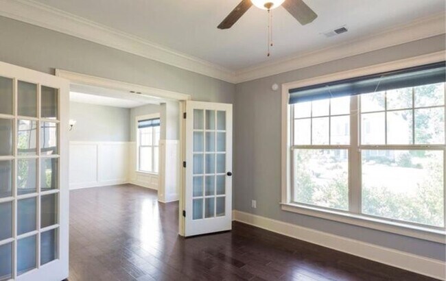 Building Photo - 5840 Springbox Dr