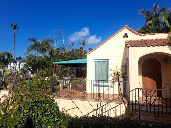 Building Photo - 212 3rd Ave